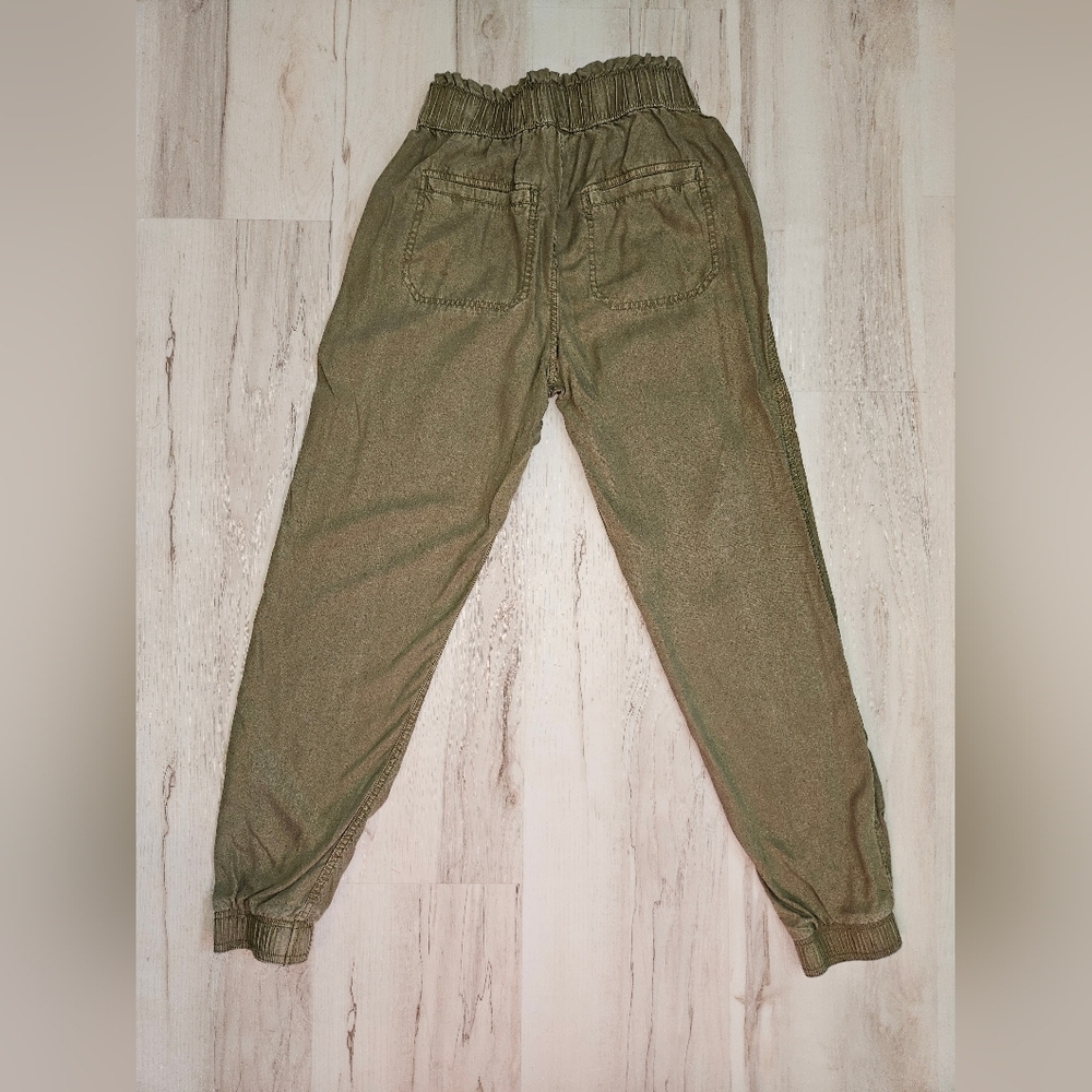SO High Rise Jogger Pants Olive Green Smocked Waist  Women's Size Small - Picture 9 of 12